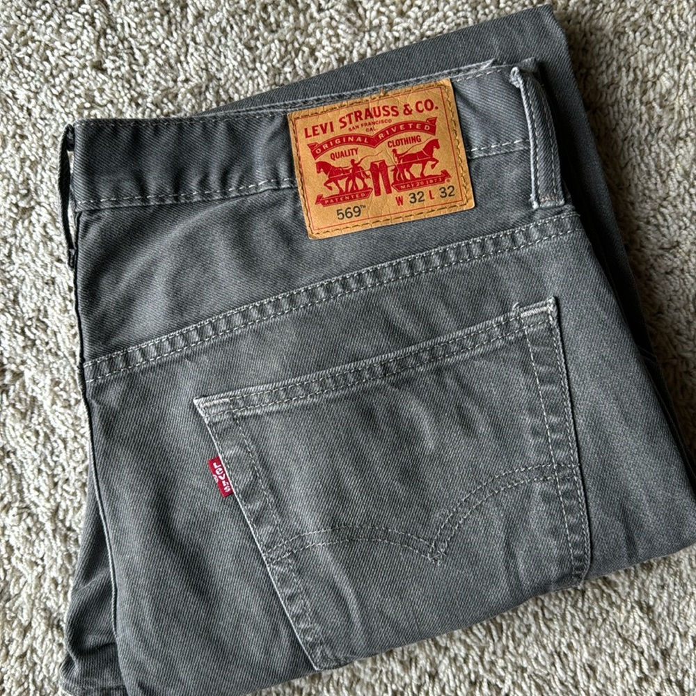 Levi Strauss and Company style 569 W32 L32